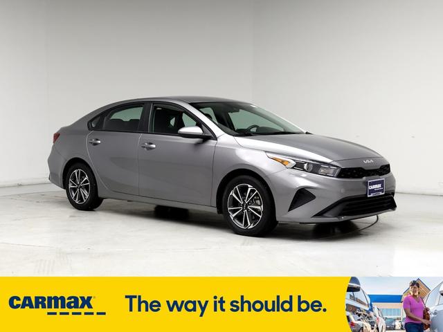 2022 kia forte lxs