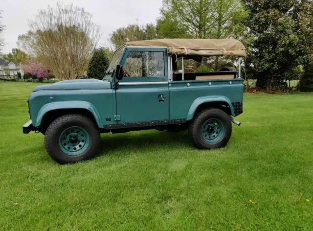 land rover 90 300 tdi-low mileage-new soft top-4wd