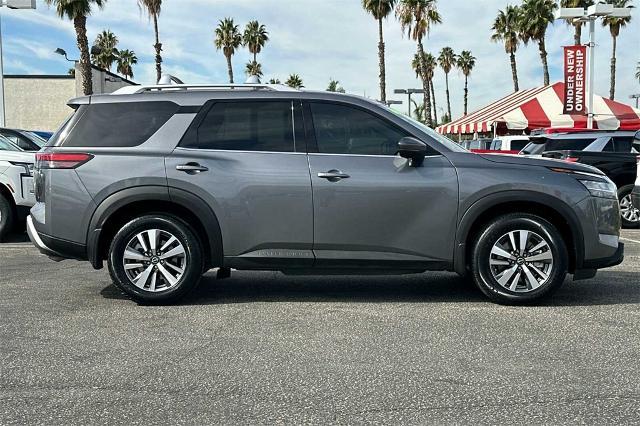 2023 nissan pathfinder sl