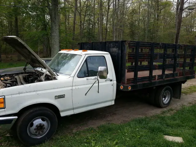 1990 ford f350 stake body flat bed work truck w/ 2000 lbs. hydraulic lift gate
