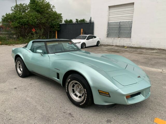 1982 corvette no reserve #'s matching, rare silver green