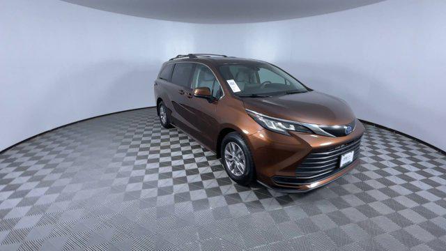 2022 toyota sienna le
