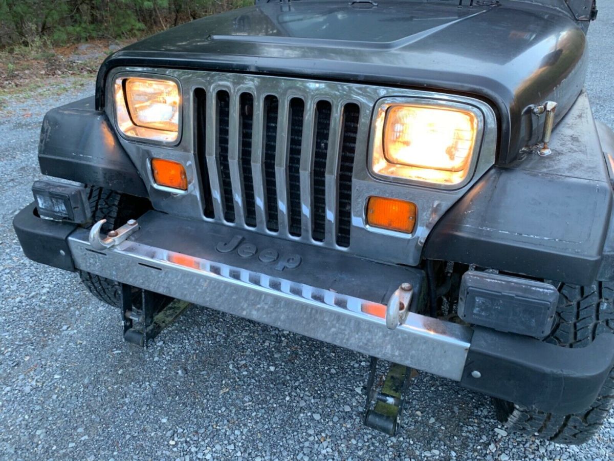 1989 jeep wrangler yj laredo. 4.2l, 6 cylinder, 5 speed. daily driver.no reserve