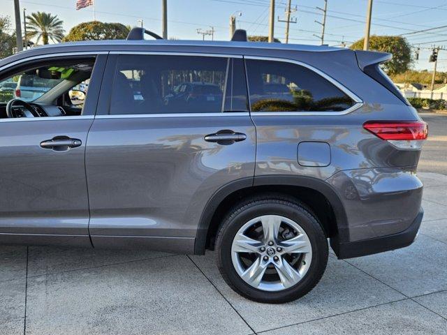 2017 toyota highlander limited