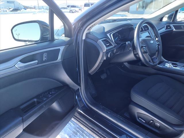 2020 ford fusion se