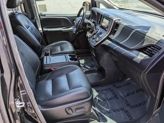2020 toyota sienna se