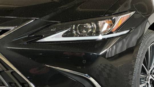 2025 Lexus ES