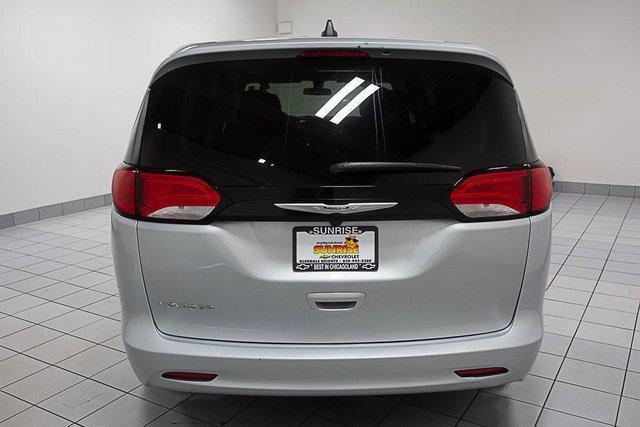 2022 chrysler voyager lx