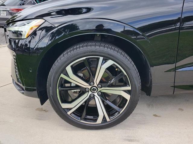 2024 volvo xc60 b5 ultimate dark theme