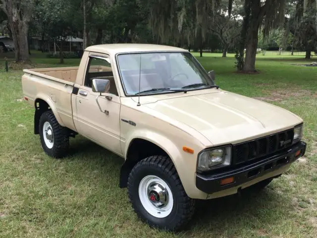 1982 toyota 4 x 4 pickup truck