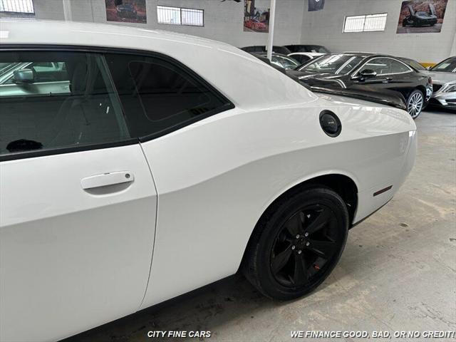 2016 dodge challenger sxt