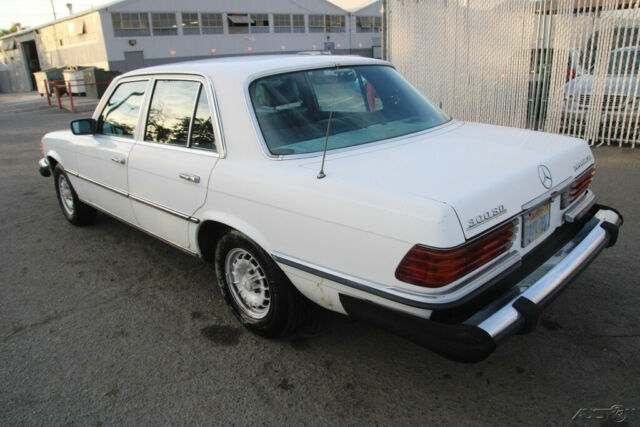 (c) 1979 mercedes-benz 300 sd sedan automatic 5 cylinder turbo diesel no reserve