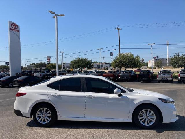 2025 toyota camry le