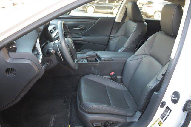 2021 lexus es 300h base