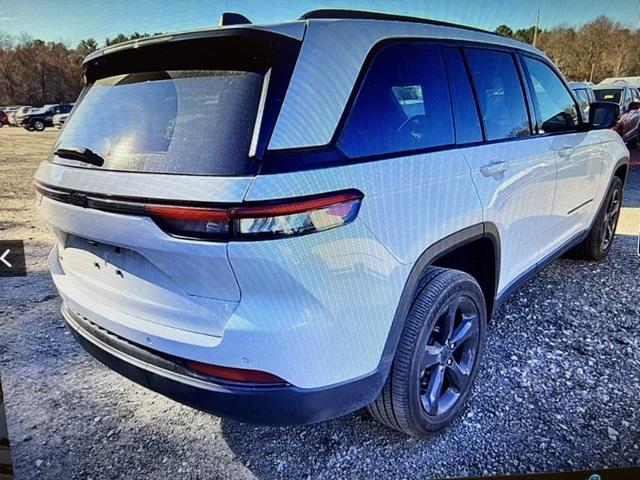 2023 jeep grand cherokee altitude