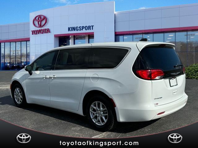 2022 chrysler voyager lx