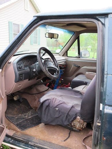 1992 ford bronco with salt spreader and snow plow