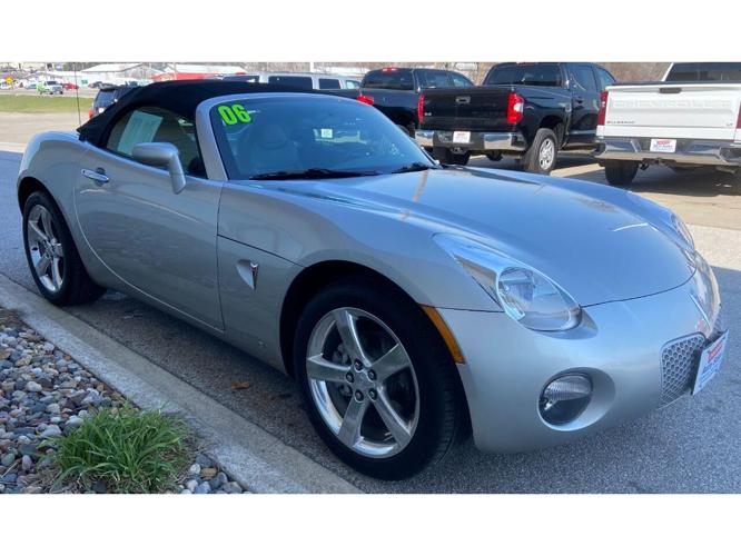 2006 pontiac solstice in des moines, iowa