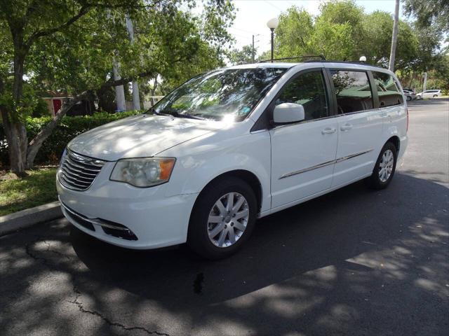 2012 chrysler town & country touring