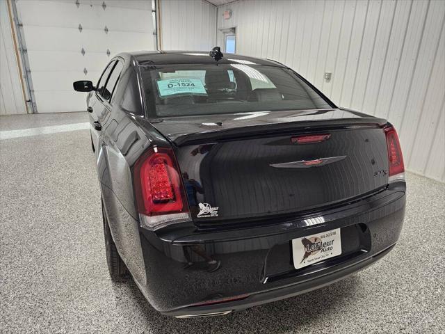 2022 chrysler 300 s
