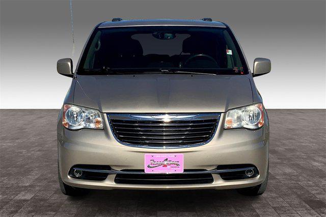 2013 chrysler town & country touring