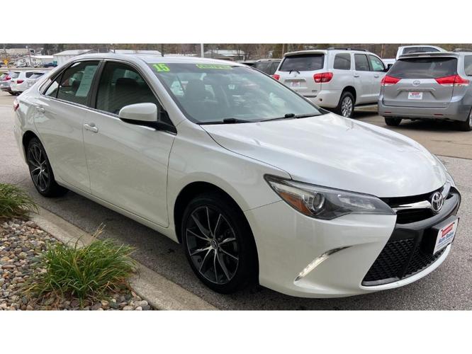 2015 toyota camry in des moines, iowa