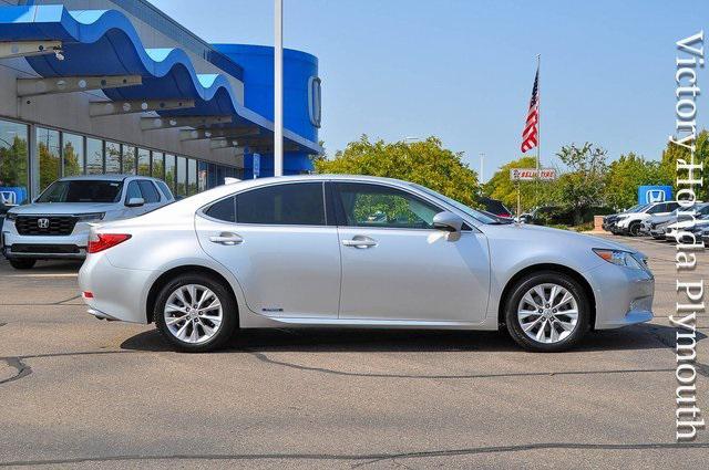 2015 lexus es 300h base