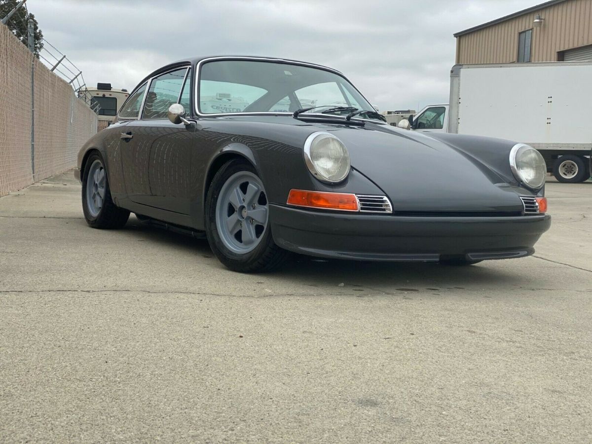 1969 porsche 911t hotrod. lightweight with a sports purpose