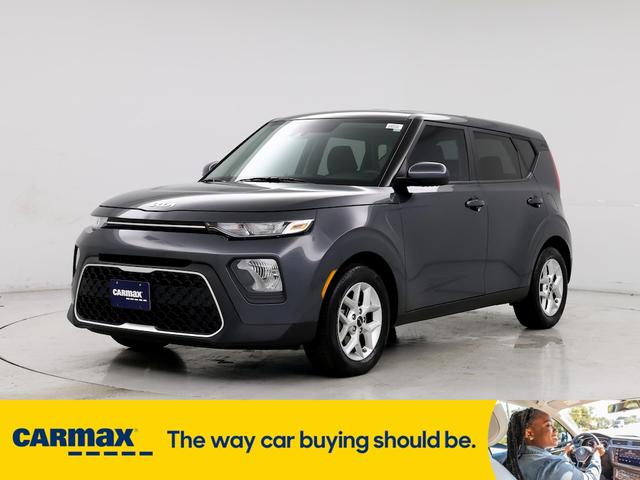 2022 kia soul lx