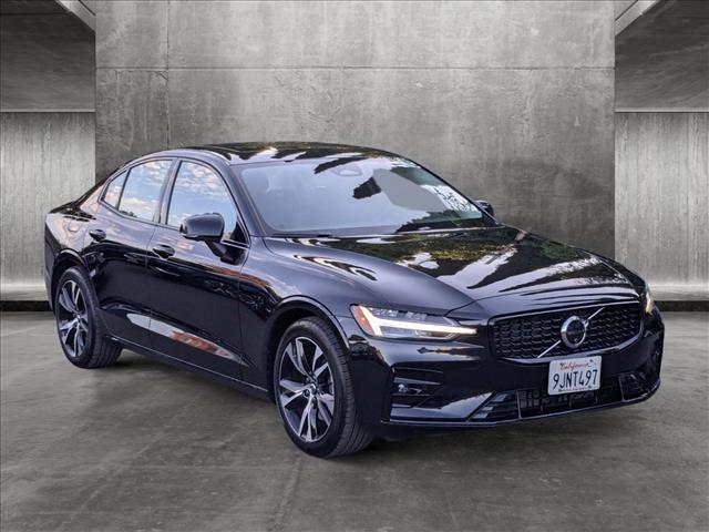 2024 volvo s60 b5 plus dark theme