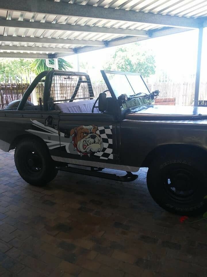1976 landrover/ full restoration/lots of accessories/no reserve/charity