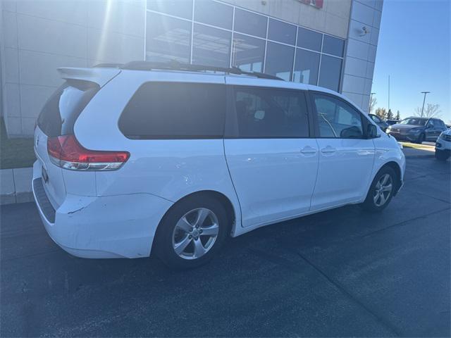 2013 toyota sienna le