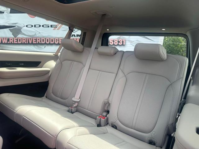 2023 jeep grand wagoneer l base
