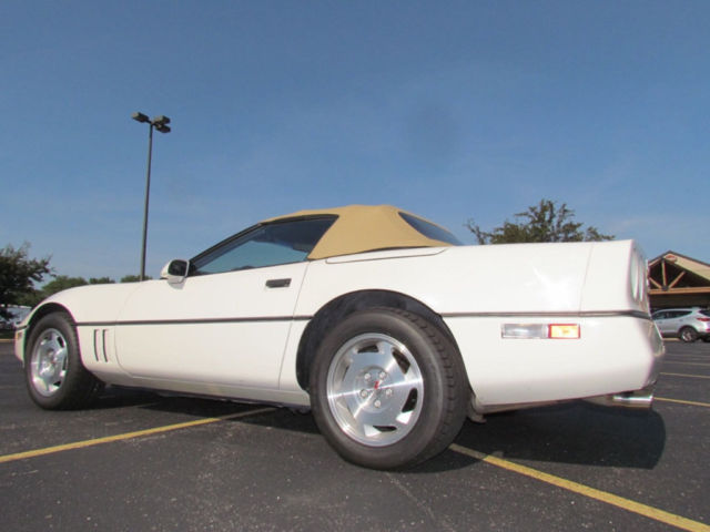 1988 chevrolet corvette convertible 4 speed manual transmission 32,334 miles