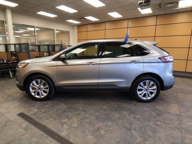 2022 ford edge titanium