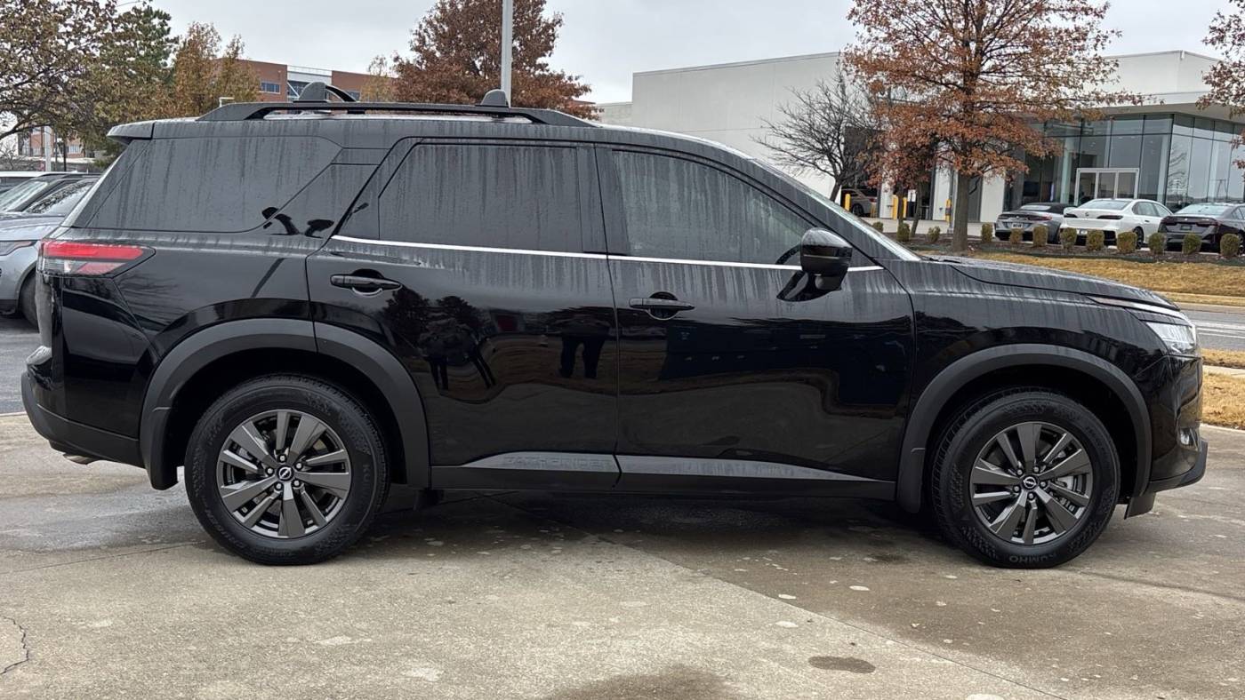 2022 nissan pathfinder sv
