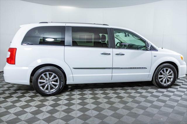 2014 chrysler town & country touring-l