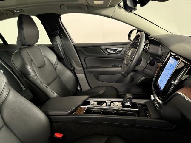 2024 volvo s60 b5 plus dark theme