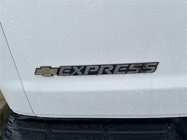 2022 chevrolet express 2500 work van