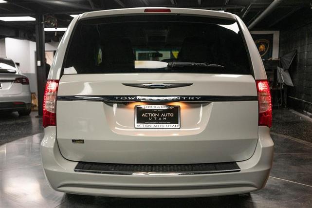 2016 chrysler town & country touring