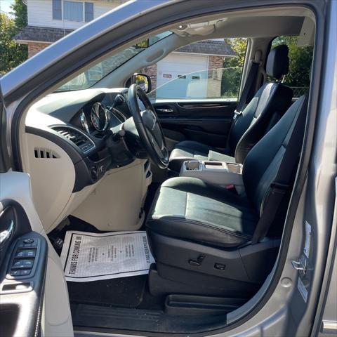 2016 chrysler town & country touring