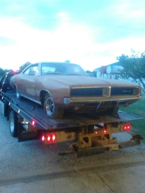 1969 dodge charger survivor orignal garage find ## match 383 motor white hat