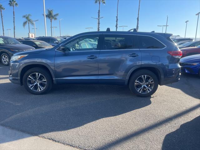 2017 toyota highlander le