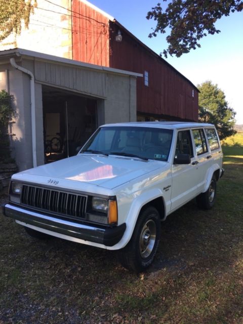 1990 jeep cherokee pioneer low miles