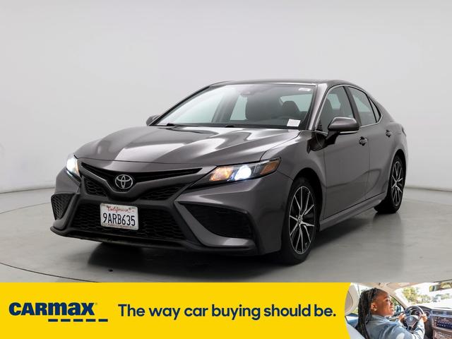 2022 toyota camry se