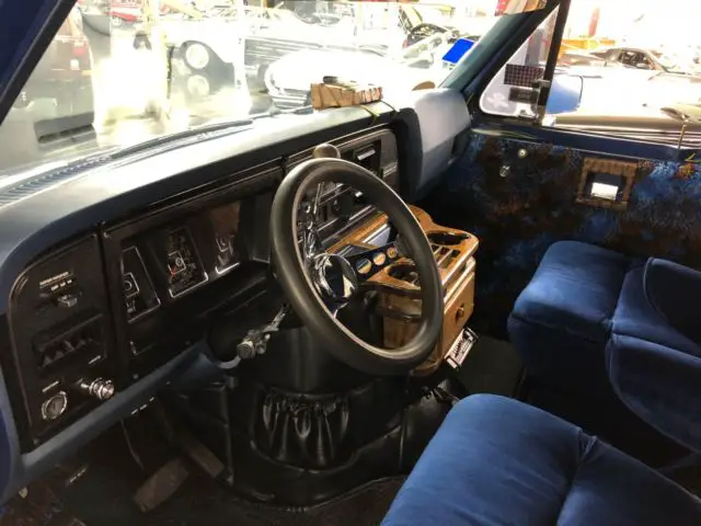 1977 ford e150 groovy cherry van