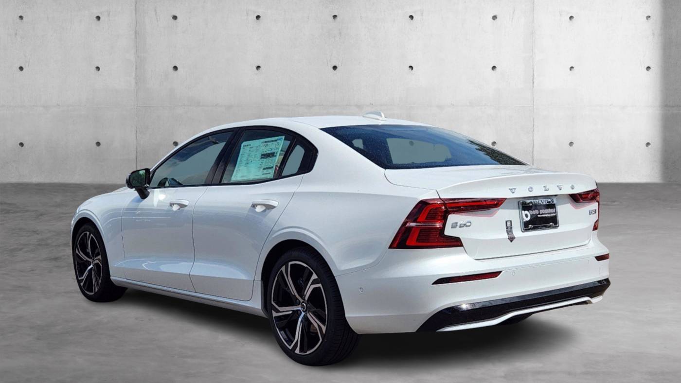 2024 volvo s60 b5 plus dark theme