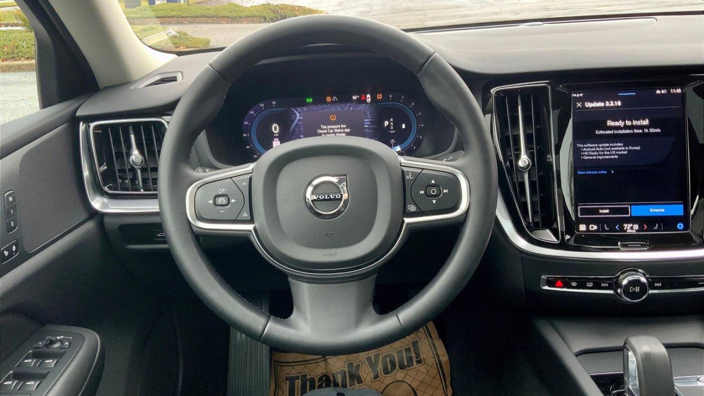 2024 volvo s60 b5 core dark theme