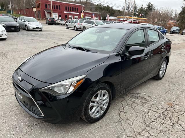 2017 toyota yaris ia base