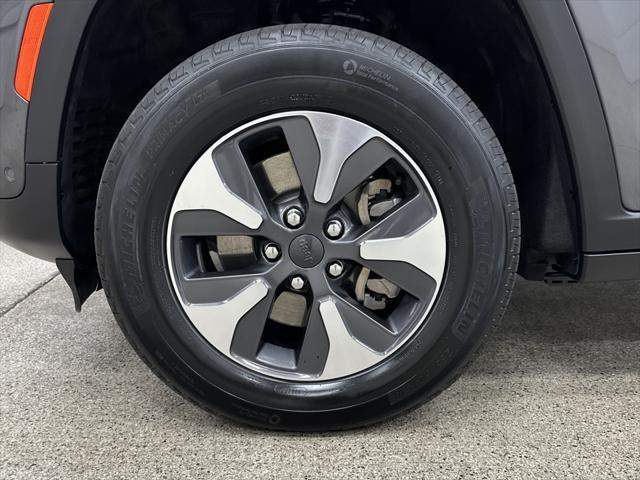 2022 jeep grand cherokee 4xe base